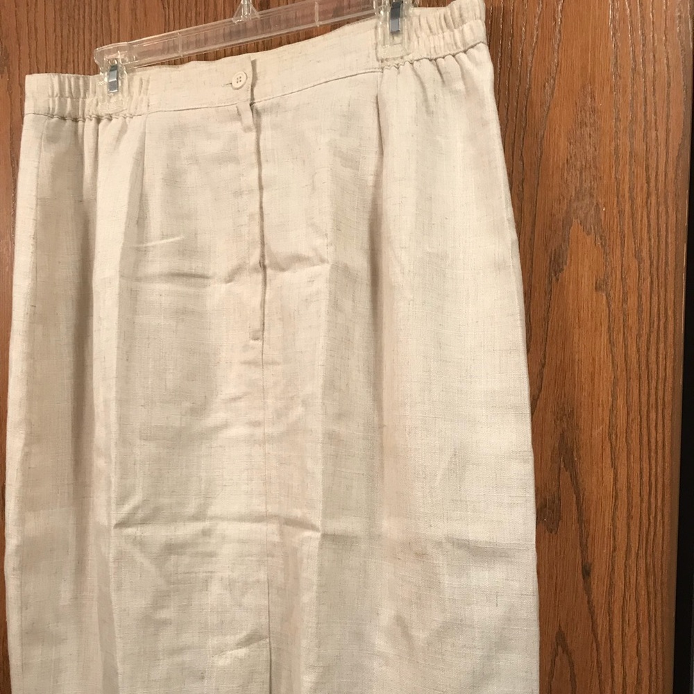 🚀5/$25🚀. Straight beige skirt